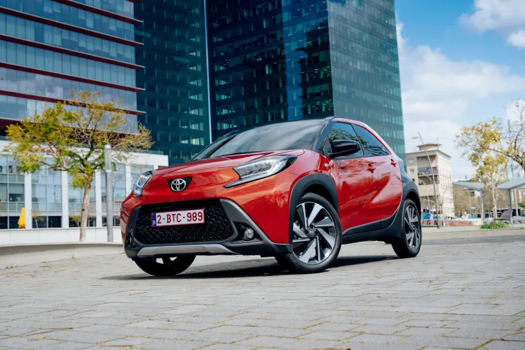 Rezultat je najnoviji kompaktni crossover iz Toyota obitelji, temeljen na uspješnoj platformi GA-B Toyotine nove globalne arhitekture (Toyota Global New Architecture - TNGA), koja je prvi put korištena za novi Yaris (Europski automobil godine 2021. i Hrvatski automobil godine 2021.), a nedavno i na modelu Yaris Cross.