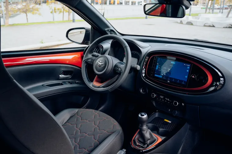 Povišeni položaj vozača postavlja u istu razinu s gradskim prometom, pružajući odličnu preglednost. 