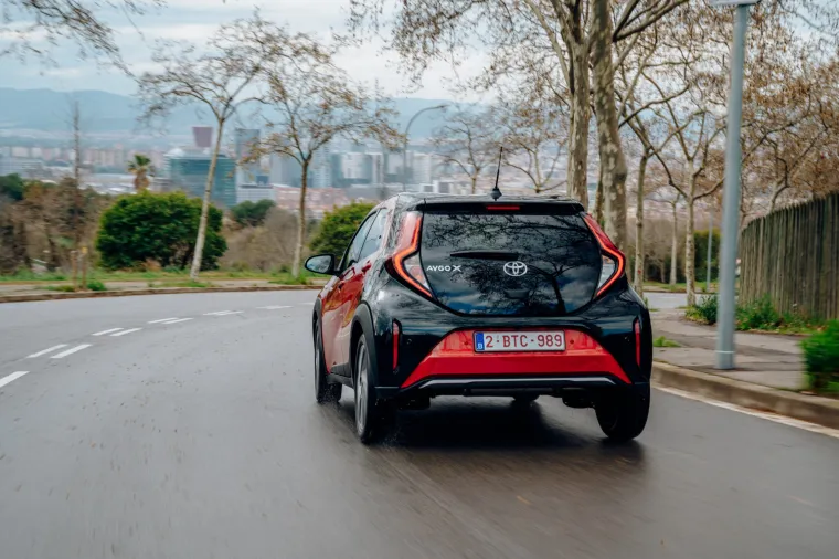 Tu je i aplikacija MyT za daljinsko upravljanje putničkim prostorom, određivanje postavki hlađenja unaprijed i upravljanje vratima na dodir. Aygo X je poput pametnog telefona na četiri kotača.