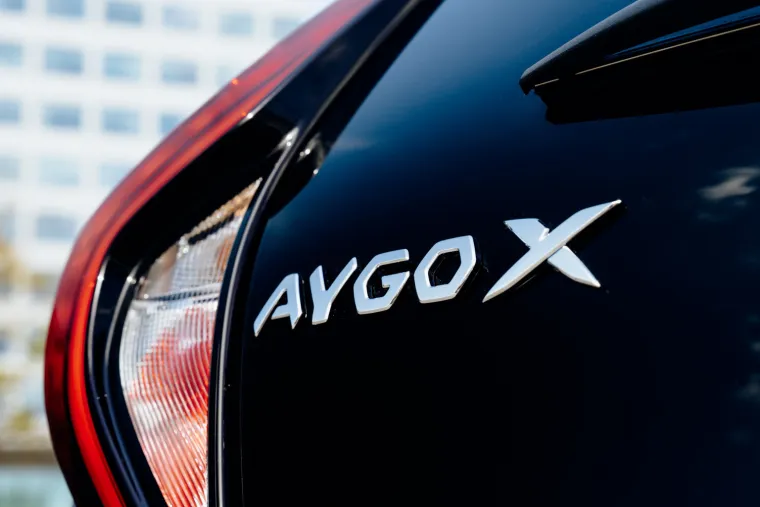 Aygo X uskoro stiže u salone u Hrvatskoj, a već sada su počele ekskluzivne online rezervacije ovog modela. 