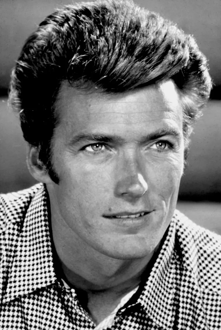Eastwood je od rane mladosti bio pravi šarmer. Sam je, u više navrata, priznao da je  nevinost je izgubio sa samo 14 godina, i to s 19-godišnjom susjedovom kćeri koja ga je kao dječaka čuvala kada bi mu roditelji otišli iz kuće. Kroz brojne je intervjue naglašavao kako mu je bilo drago da se to dogodilo tako rano jer je već do 20. godine skupio dosta iskustva. 
