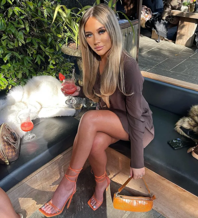 Osim što ga voli igrati, nogomet voli i često gledati, te ne skriva da joj je omiljeni klub Tottenham.