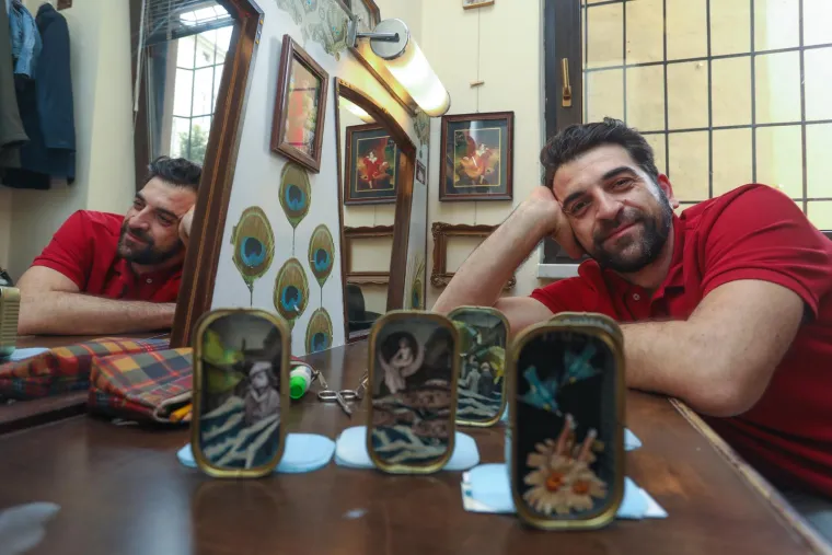 Vladimir Tintor igrao je Franju Bari&scaron;ića u seriji "Zabranjena ljubav". Ostvario je niz značajnih televizijskih i filmskih uloga, a bavi se i brojnim aktivnostima:  od mačevanja, vožnje autobusa, preko klaunovskih i mađioničarskih trikova do klasičnog baleta.