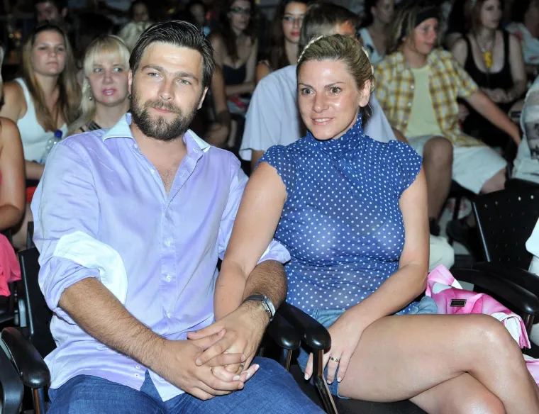 Dejan Marcikić u seriji je igrao Dalmo&scaron;a Igora, a nakon zavr&scaron;etka snimanja posvetio se glazbi i televizijskoj produkciji. Iako je isprava bio dio pratećeg benda svoje kolegice Antonije &Scaron;ole na mjestu bubnjara, uskoro prelazi u Pacific Bullets pa Epilog. Glumio je i u serijama "Ponos Ratkajevih", "Hitna 94" i "Ponos ljubavi". 