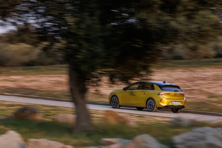 Za vozače koji više vole električnu vožnju, tu je nova Astra Hybrid