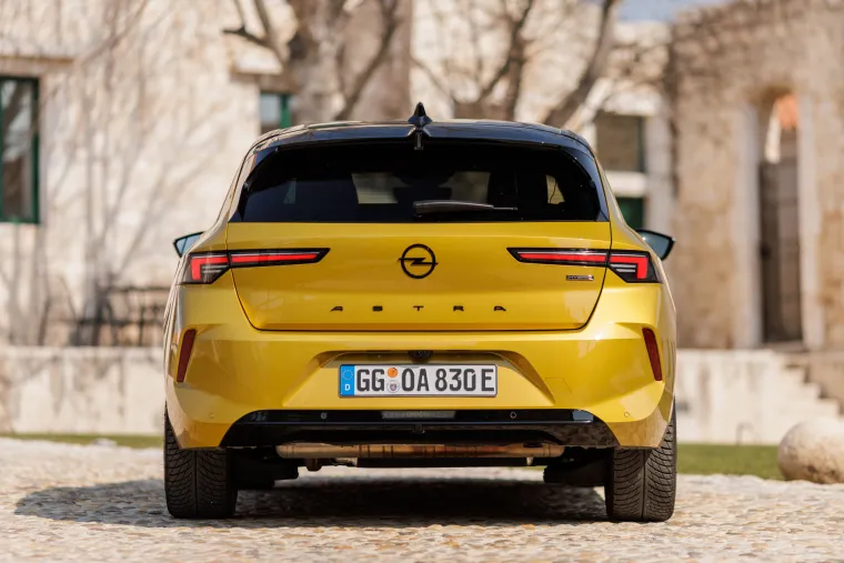 Perjanica ponude je vrhunski hibridni sustav impresivne izlazne snage motora od 225 KS koji će u Hrvatskoj biti dostupan kasnije tijekom godine