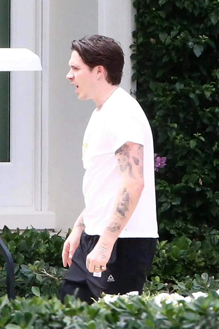 Mladoženja Brooklyn Beckham je nekoliko sati prije vjenčanja također bio u ležernom izdanju kao i cijela Beckham obitelj.