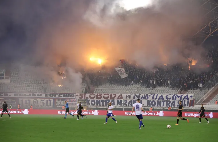 Hajduk u novim problemima, pogledajte &scaron;to su radili njihovi navijači tijekom utakmice sa &Scaron;ibenikom