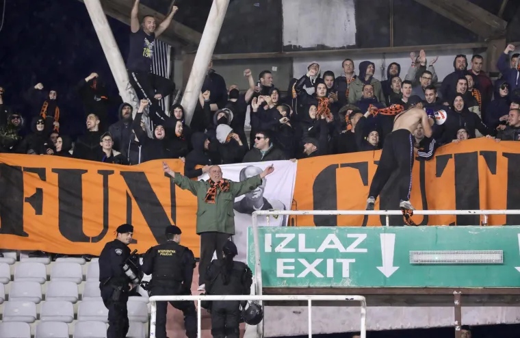 Hajduk u novim problemima, pogledajte &scaron;to su radili njihovi navijači tijekom utakmice sa &Scaron;ibenikom
