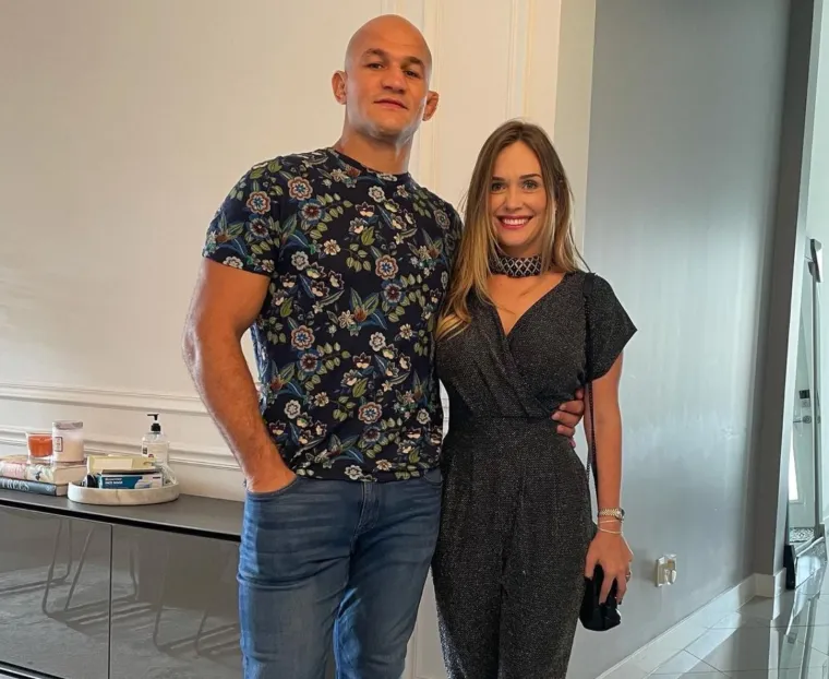 Junior Dos Santos s ovom zanosnom TV voditeljicom dijeli dobro i zlo