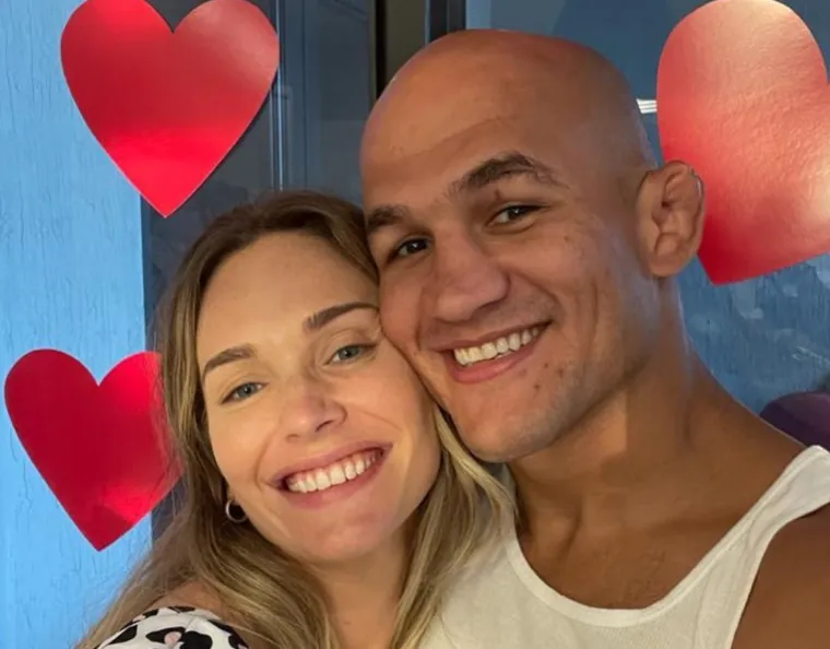 Junior Dos Santos s ovom zanosnom TV voditeljicom dijeli dobro i zlo