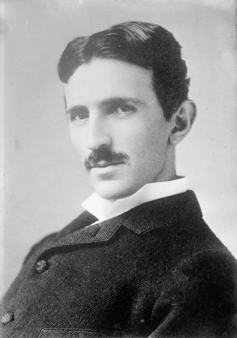 Nikola Tesla bio je hrvatsko-američki izumitelj i inženjer srpskog podrijetla, koji je djelovao na polju elektrotehnike i strojarstva te futurist koji je najpoznatiji po svojim doprinosima u dizajniranju suvremenog sustava distribucije električne energije koristeći izmjeničnu struju. Rođen je na prostoru dana&scaron;nje Hrvatske gdje je pohađao osnovnu &scaron;kolu i gimnaziju te se dalje &scaron;kolovao i usavr&scaron;avao diljem Europe. Tijekom velikog dijela svog života živio je i radio u Sjedinjenim Američkim Državama. U jesen 1882. zaposlio se u Parizu u Edisonovoj telefonskoj podružnici. Već je za vrijeme studija upozorio na nedostatke istosmjernoga elektromotora. U Budimpe&scaron;ti je zamislio primjenu vi&scaron;efaznih izmjeničnih struja za ostvarenje okretnoga magnetskoga polja koje bi uzrokovalo vrtnju u elektromotoru. U nastojanju da razvije zami&scaron;ljeni sustav izmjeničnih struja, oti&scaron;ao je 1884. u SAD, gdje se s preporukom voditelja Edisonova predstavni&scaron;tva u Europi zaposlio kod T. A. Edisona, gdje je iznosio svoje zamisli o proizvodnji i isplativijem prijenosu izmjeničnih struja, ali nije nailazio na razumijevanje. Godine 1885. osnovao je Tesla u New Yorku vlastitu tvrtku "Tesla Electric Light and Manufacturing Company" za proizvodnju električnih lučnica (elektrolučna svjetiljka), a 1887. tvrtku Tesla Electric Company, s laboratorijem, u kojem je najprije konstruirao elektromotore izmjenične struje. U jesen iste godine prijavio je prve patente o proizvodnji i prijenosu vi&scaron;efaznih izmjeničnih struja i njihovoj primjeni za učinkovit pogon izmjeničnih elektromotora. Tim je izumima pokazao da je za većinu primjena izmjenična struja znatno prikladnija od istosmjerne. Teslin sustav vi&scaron;efaznih električnih struja i njegovu električnu rasvjetu prikazala je tvrtka Westinghouse na Svjetskoj izložbi u Chicagu 1893., te je predložila Teslin sustav izmjeničnih struja za hidroelektranu na slapovima Niagare. Hidroelektrana je bila zavr&scaron;ena 1896., a njome je, visokonaponskim dalekovodom (visoki napon je bitno smanjio gubitke), bio opskrbljivan oko 40 kilometara udaljen grad Buffalo, a potom i udaljeniji gradovi. U isto je doba po New Yorku bilo raspoređeno nekoliko stotina malih elektrana istosmjerne struje, jer se ona zbog velikih gubitaka mogla prenositi samo na udaljenosti do 3 kilometra. Za nekoliko godina Teslin se sustav vi&scaron;efaznih izmjeničnih struja počeo rabiti u cijelome svijetu, a tijekom vi&scaron;e od jednoga stoljeća u osnovi se nije promijenio. Visokofrekvencijske izmjenične struje primijenio je za bežični prijenos signala i energije. S transformatorom vrlo visokoga omjera transformacije (poslije nazvanim Teslin transformator) postizao vrlo visoke napone i stvarao vrlo snažna električna polja. Izumio je radiokomunikacije i daljinsko upravljanje. Načinio je model broda kojim je s pomoću električnih signala bežično upravljao na daljinu, a javno ga je 1898. pokazao u New Yorku. Bavio se i istraživanjima u strojarstvu, na primjer 1913. patentirao je turbinu s mno&scaron;tvom tankih diskova a bez lopatica (Teslina turbina). Kako nije imao interesa i vremena baviti se razvojem i prilagodbom svojih izuma trži&scaron;tu, mnogi koji su razvijali njegove izume i prisvajali su ih. Vrhovni sud SAD-a tek je 1943., nakon Tesline smrti, poni&scaron;tio američke patente radija G. Marconija, jer su Teslini raniji patenti već sadržavali sve &scaron;to je opisao Marconi. Tesla je za svoje izume dobio mnoga priznanja i počasne doktorate. Nobelova ga je nagrada mimoi&scaron;la jer ju nije htio podijeliti s Edisonom. Stotine izuma, većinom iz elektrotehnike, prijavio je u 112 patenata u SAD-u i gotovo isto toliko u drugim zemljama, a mnogi su izumi ostali samo zabilježeni u njegovim dnevnicima ili stručnim časopisima. Najveće je priznanje Teslinu radu bilo dano na 11. općoj konferenciji za mjere i utege 1960., kada je za mjernu jedinicu magnetske indukcije (gustoće magnetskog toka) prihvaćen naziv tesla (oznaka T). Jedini je to naziv mjerne jedinice po nekome Slavenu među 19 naziva po zaslužnim znanstvenicima u Međunarodnom sustavu mjernih jedinica.
Po Tesli je nazvan planetoid ili asteroid 2244 Tesla, te krater na Mjesecu Tesla (krater).

