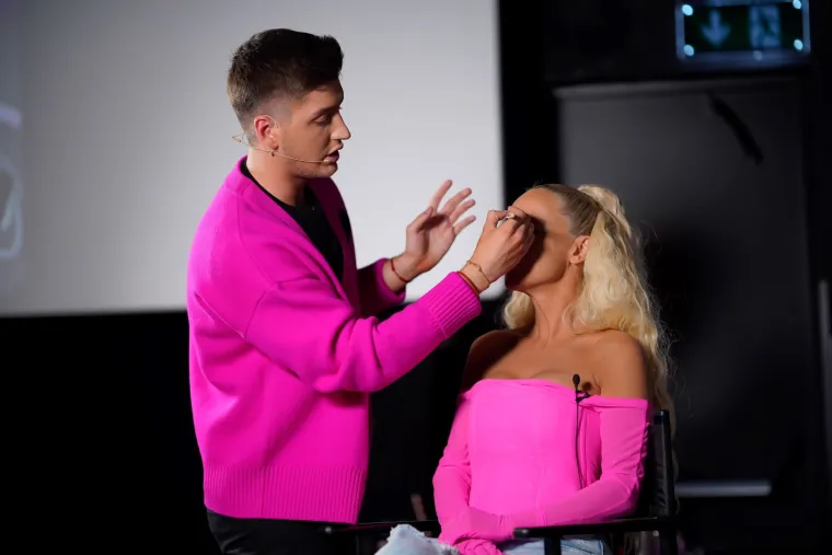 Pogledajte kako Maja &Scaron;uput izgleda bez &scaron;minke: Hrabro je skinula sve sa sebe, a bodrili su je Grubnić, Franka Batelić...