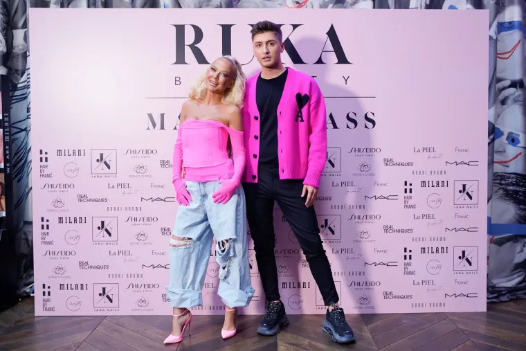 Pogledajte kako Maja &Scaron;uput izgleda bez &scaron;minke: Hrabro je skinula sve sa sebe, a bodrili su je Grubnić, Franka Batelić...