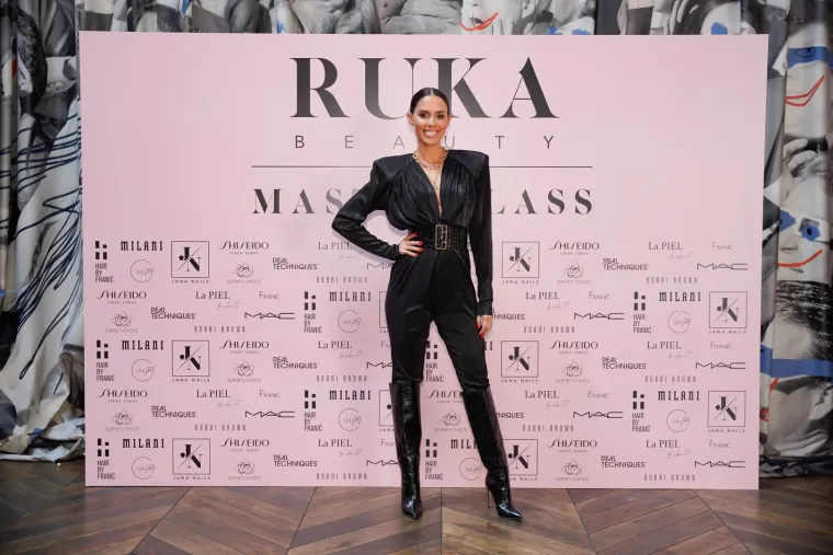 Pogledajte kako Maja &Scaron;uput izgleda bez &scaron;minke: Hrabro je skinula sve sa sebe, a bodrili su je Grubnić, Franka Batelić...