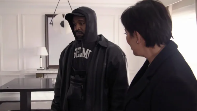 Naime, Ray J je Kimin bivši partner od kojeg je Kanye West otkupljivao njezine snimke seksa kako bi svojoj tadašnjoj supruzi pomogao da njezini eksplicitni sadržaji ne završe na internetu. 

&quot;Ovo bi trebala biti neobjavljena snimka. Stvarno ne znam što imaju. Već 20 godina mi to visi iznad glave. Bio je to moj dugogodišnji dečko pa smo otišli na izlet i snimili video&quot;, objasnila je Kim tijekom epizode &quot;The Kardashiansa&quot;.