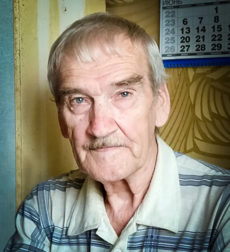 Stanislav Petrov odlučio je zanemariti upozorenje o raketama te je tako spriječio Treći svjetski rat. Više od dva desetljeća nakon što je časnik podmornice Vasilij Arhipov izbjegao nuklearni rat tijekom Kubanske raketne krize, drugi sovjetski časnik, potpukovnik Stanislav Petrov, ponovno je donio odluku da ne pokrene napad koji bi mogao potaknuti nuklearnu katastrofu. On je 26. rujna 1983. godine bio stacioniran u bunkeru Serpukhov-15 u blizini Moskve, u sklopu sovjetskih snaga protuzračne obrane. Tog dana, sustav ranog upozorenja otkrio je nešto što se činilo kao dolazni američki interkontinentalni balistički projektil. Petrov i njegovo osoblje na kraju su zaključili da je riječ o lažnoj uzbuni, a kasnija istraga to je i dokazala. Naime, sustav se alarmirao jer se sunce reflektiralo od oblake. Petrov je tako spasio milijarde ljudi od sigurne smrti.