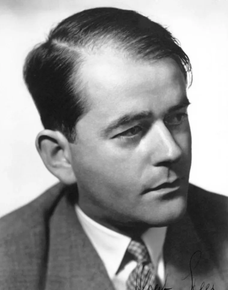 Nakon završetka Drugog svjetskog rata, Albert Speer odbio je uništiti njemačku civilnu infrastrukturu. Saveznici su zauzeli posljednji most na rijeci Rajni koji je omogućio pristup Njemačkoj u ožujku 1945. godine. U tom trenutku Hitler je izdao &quot;Neronov dekret&quot;, tj. uništenje kompletne njemačke infrastrukture. Taj zadatak pripao je njemačkom ministru naoružanja, i Hitlerovom prijatelju, Albertu Speeru. No, on je smatrao da će naredba imati poguban učinak na njemački narod, a Hitlera je smatrao psihički nestabilnim. Speer je u konačnici izdao naredbe, ali je, također, izdao i šifrirane alternativne naredbe kako bi odgodio uništenje. Na kraju, &quot;Neronov dekret&quot; nije proveden.