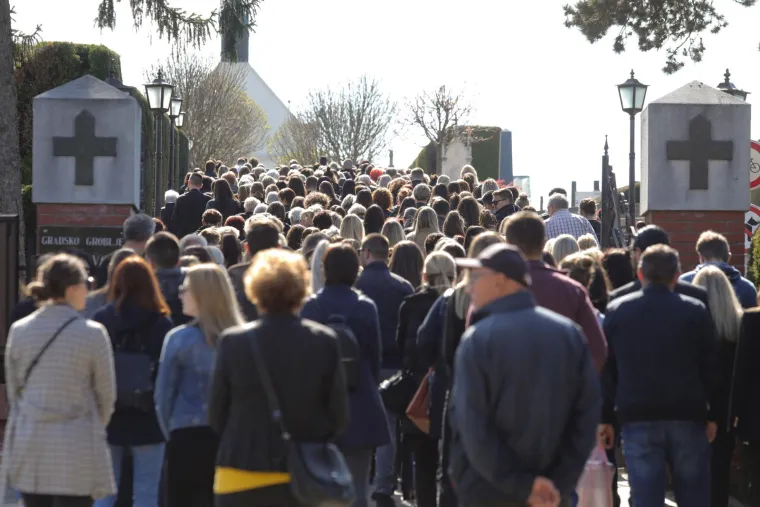 Neopisiva tuga i bol: Obitelj, prijatelji i poznanici zauvijek se oprostili od Denisa Tota