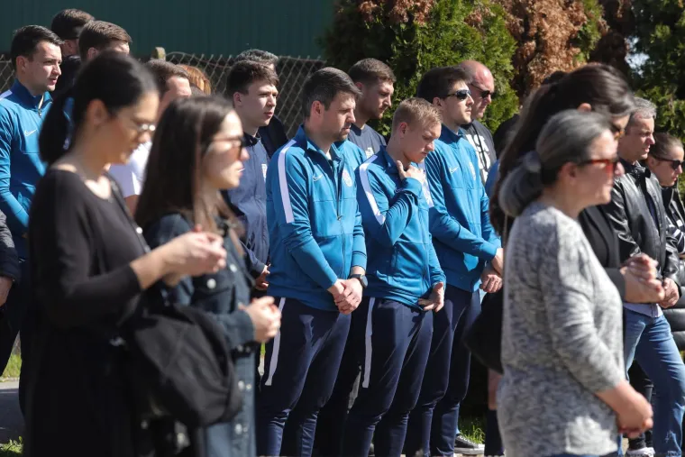 Neopisiva tuga i bol: Obitelj, prijatelji i poznanici zauvijek se oprostili od Denisa Tota