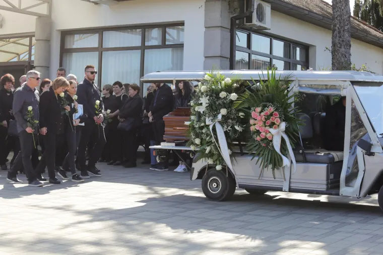 Neopisiva tuga i bol: Obitelj, prijatelji i poznanici zauvijek se oprostili od Denisa Tota