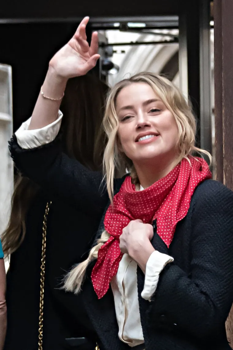 "Na&scaron;a je veza bila intenzivno strastvena i ponekad nestabilna, ali uvijek vezana ljubavlju. Nijedna strana nije iznijela lažne optužbe za financijsku dobit. Nikada nije bilo namjere fizičkog ili emocionalnog nano&scaron;enja &scaron;tete."