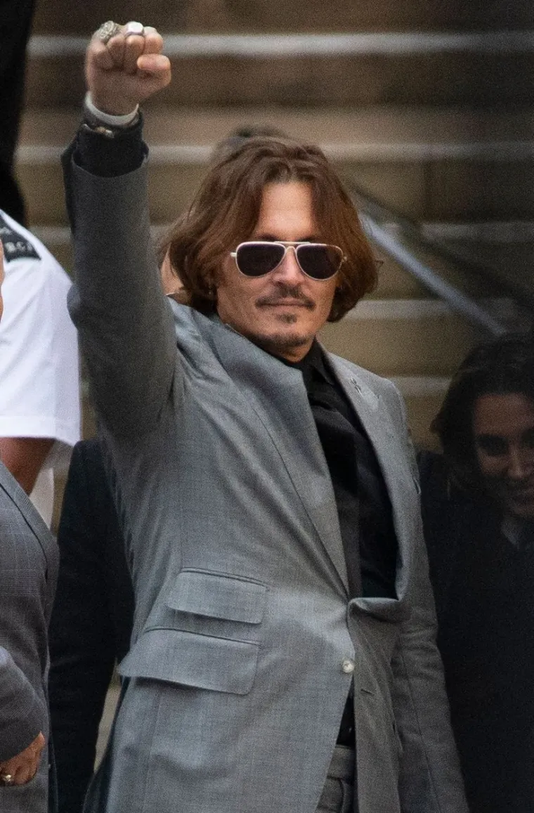 Depp je Heard dao sedam milijuna dolara kao dio njihove brakorazvodne nagodbe, koje je ona obećala donirati Američkoj uniji za građanske slobode, no nikad to nije učinila, tvrdi odvjetnički tim Johnnyja Deppa.