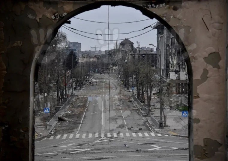 Pogledajte kako izgledaju ostatci bombardiranog kazali&scaron;ta u Mariupolju koje je bilo skloni&scaron;te brojnim civilima