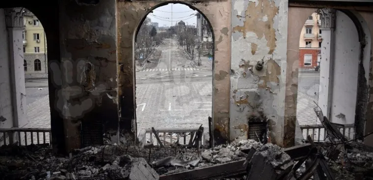 Pogledajte kako izgledaju ostatci bombardiranog kazali&scaron;ta u Mariupolju koje je bilo skloni&scaron;te brojnim civilima