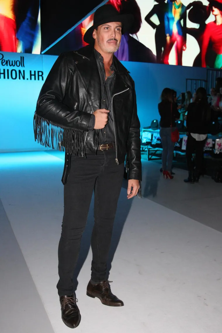 Cigi je 2018. dobio svoj dio kolača u poznatoj emisiji &quot;Hook on the look&quot;, tada je otkrio da je imao bizarnu činjenicu o jednoj svojoj operaciji koja ga je koštala naslovnica na svjetskim tabloidima. Naime, nakon estetskog zahvata kirurga u Iranu koji su mu ravnali nos, uslijed anestezije dijagnosticirali su mu prijapizam, to je iznenadna i bolna erekcija s kojom se Cigi borio čak tri mjeseca. Cigijev video dokumentarac pogledan je više od milijun i pol puta na YouTubeu. 
