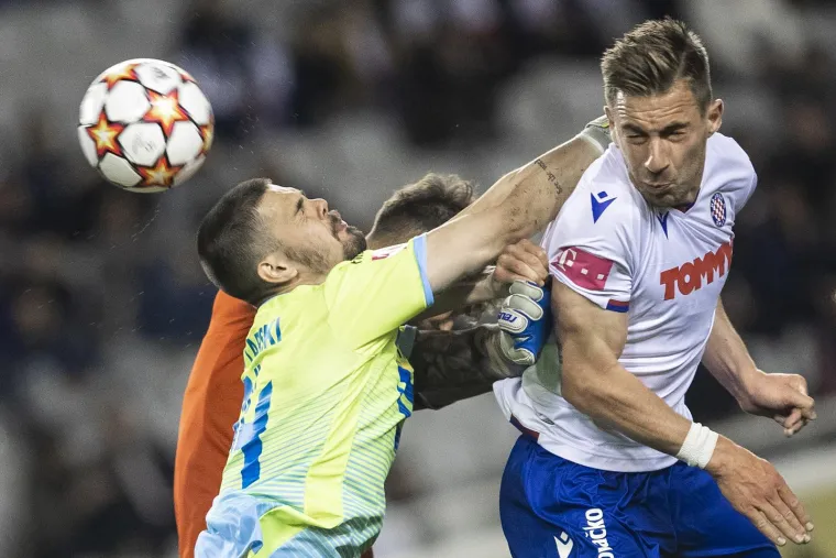 Valdas Dambrauskas sakrio se pod banderu. Prije utakmice s Goricom imao je problem