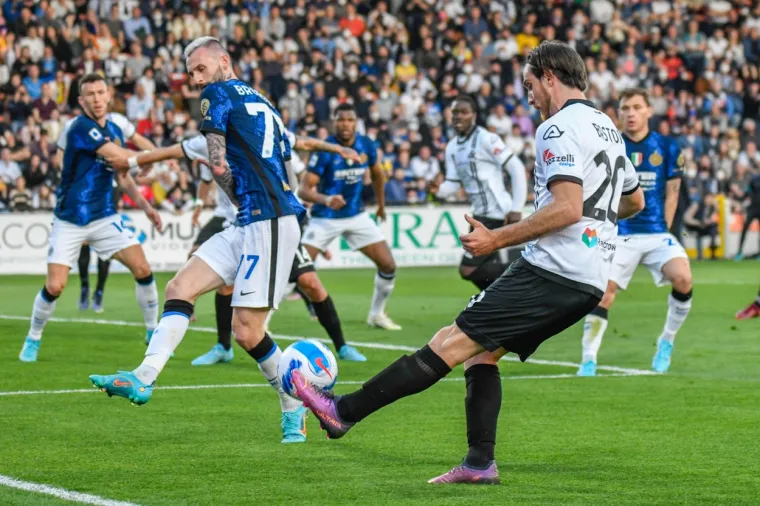 Slavni trener Intera stao pred mikrofone i otkrio: 'Molio sam jučer Brozovića na treningu samo jednu stvar'