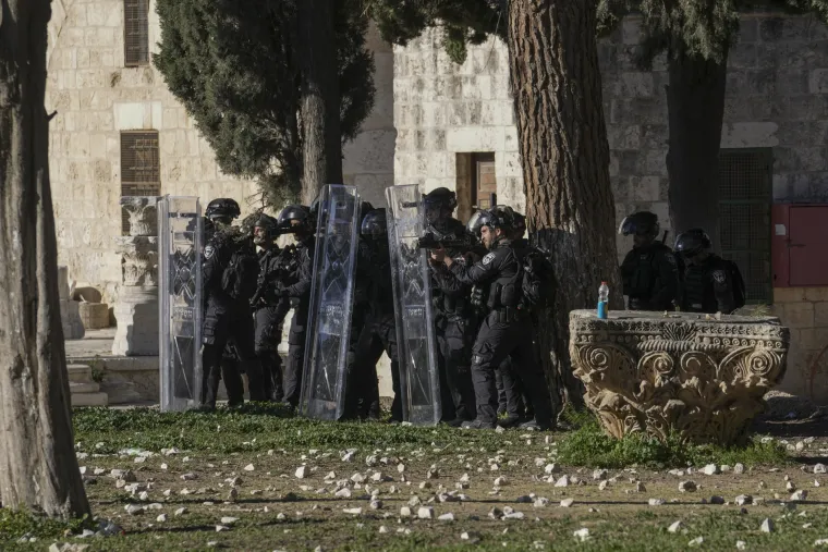 U sukobima kod džamije Al-Aksa ozlijeđeno 152 Palestinaca: 'Snage sigurnosti spremne su za bilo kakav scenarij'