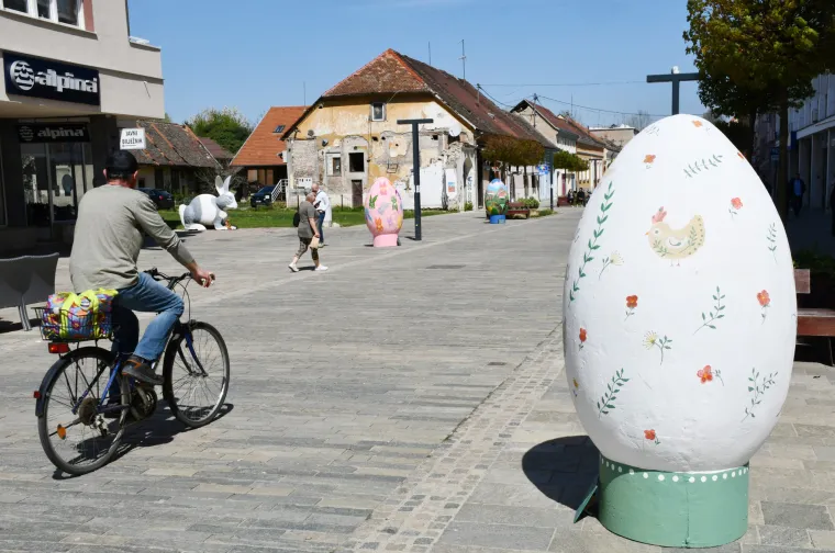 Sretan Uskrs! Pogledajte kako su centar Siska za Uskrs pomogla ukrasiti djeca