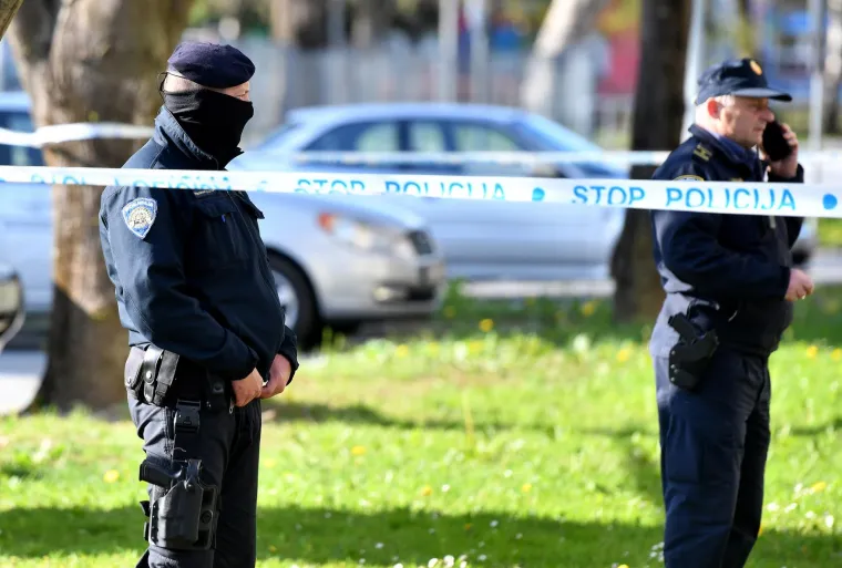 Policija obavlja očevid u domu u kojem je policajac ubio partnericu, također policajku, a potom presudio sebi
