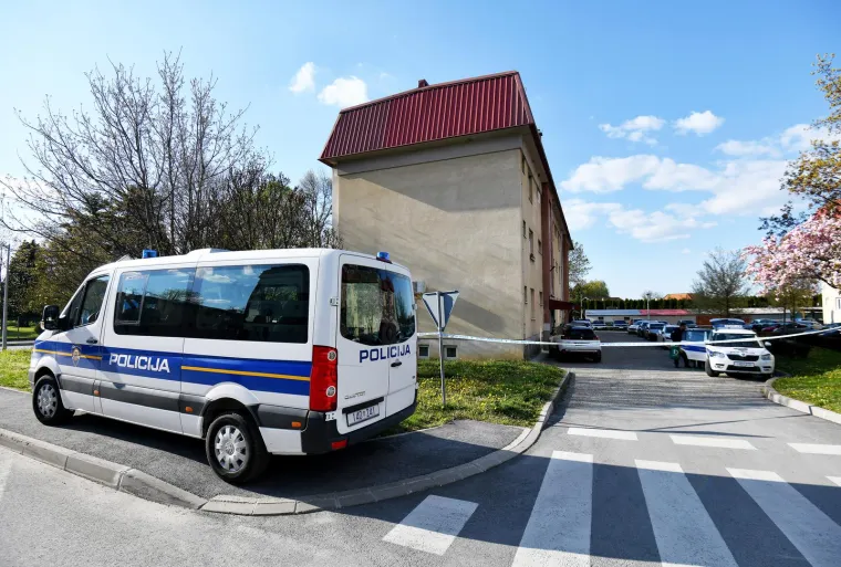 Policija obavlja očevid u domu u kojem je policajac ubio partnericu, također policajku, a potom presudio sebi