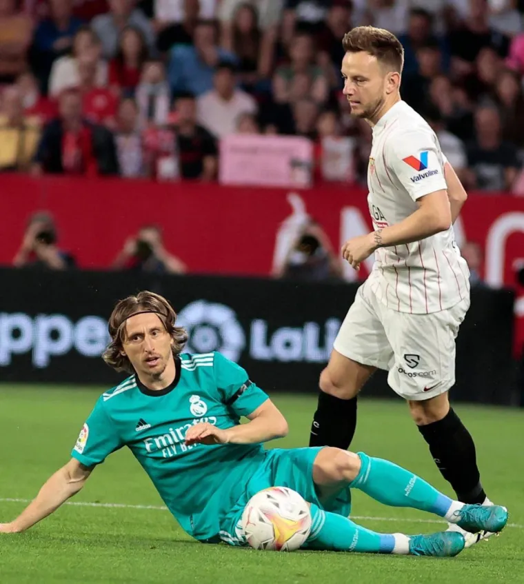 Rakitić i Modrić nakon derbija odu&scaron;evili fanove, pogledajte kako je izgledao njihov susret