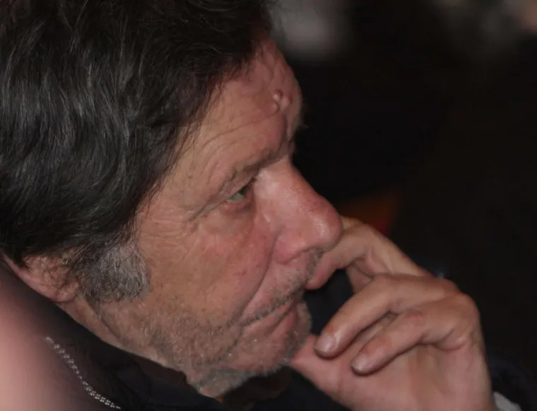 Ivica Vidović bio je jedan od najistaknutijih filmskih glumaca koji su se pojavili na prijelazu u sedamdesete godine prošloga stoljeća. Diplomiravši na Kazališnoj akademiji u Zagrebu 1963. godine, prvi je glumački angažman dobio u Hrvatskom narodnom kazalištu. Upravo je Vidović u hrvatski i ondašnji jugoslavenski film unio novi tip antijunaka i gubitnika. 