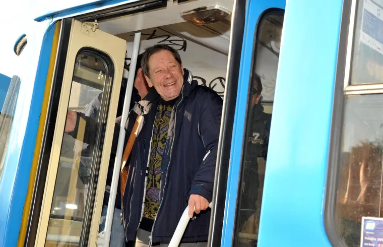 Svoju prvu suprugu, istaknutu glumicu Mirjanu Mlinarić Ivica je upoznao davne 1972. godine na snimanju serije &quot;Psihopati&quot;. Iako je njihov brak trajao samo tri godine, do zadnjeg dana njegova života ostali su u sjajnim odnosima. Plod njihove ljubavi bio je i Minjin najstariji sin Luka. Otprilike u isto vrijeme 2010. godine oboje su saznali da su teško bolesni i u tome periodu su bili posebno bliski. Nakon Vidovićeve smrti, Mirjana je izjavila: &quot;Bio mi je velika potpora jer smo se oboje istodobno razboljeli&quot;. 