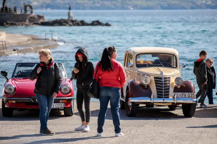 Oldtimeri na opatijskom kupalištu Slatina oduševili posjetitelje: Pogledajte ove uglancane limene ljubimce