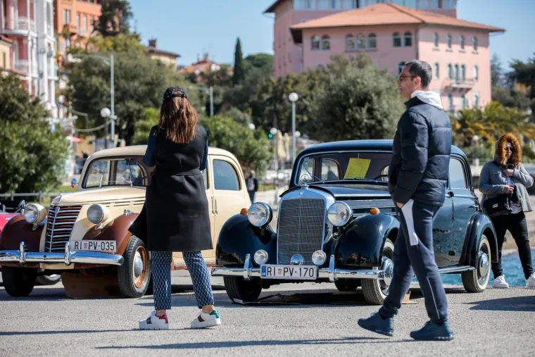 Oldtimeri na opatijskom kupalištu Slatina oduševili posjetitelje: Pogledajte ove uglancane limene ljubimce