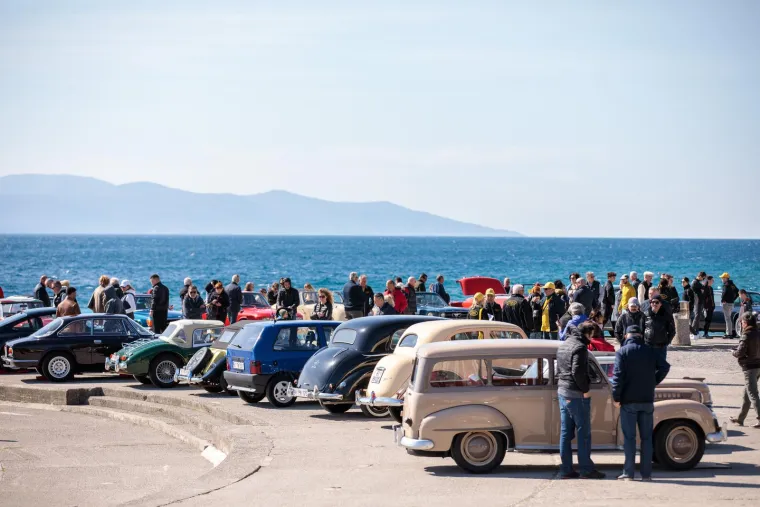 Oldtimeri na opatijskom kupalištu Slatina oduševili posjetitelje: Pogledajte ove uglancane limene ljubimce