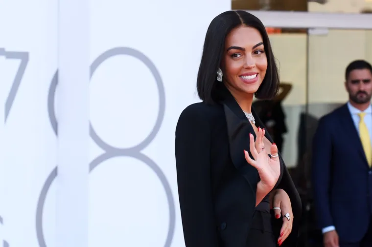 Slavni Cristiano Ronaldo i Georgina Rodriguez imali težak život. Nije im bilo lako, a sad su ostali bez sinčića