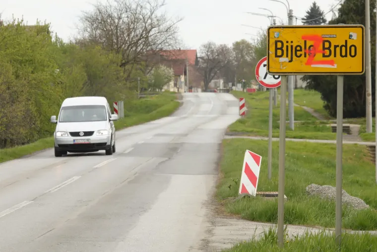 U Bijelom Brdu kod Osijeka na nekoliko lokacija osvanulo zloglasno slovo Z, isto ono koje ruski krvnici koriste na vojnim vozilima