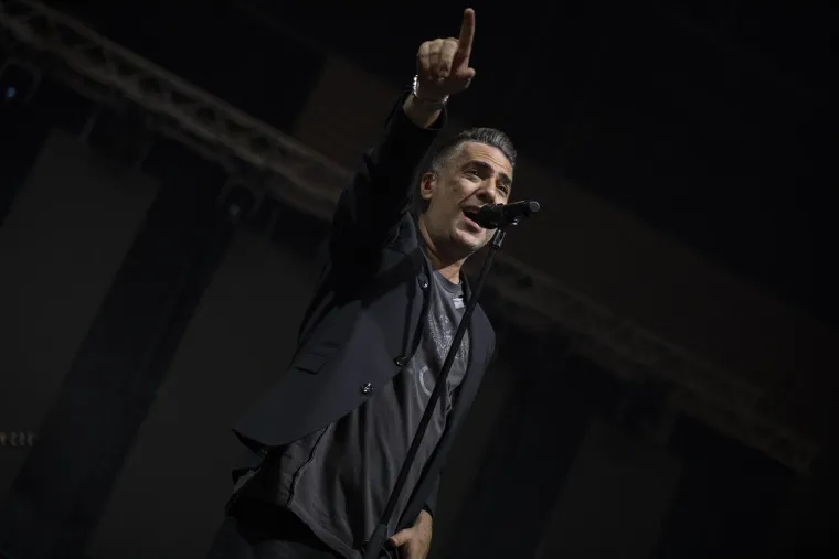 Nije znao odgovoriti kada mu je u karijeri bilo najbolje, a kada najgore: &quot;Nemam konkretan odgovor na ovo pitanje. Sve teške situacije, potrebno je proglasiti normalnim, jer jedino tako možeš nastaviti normalno živjeti i nadati se. Isto tako, lijepe trenutke proglašavam nečim što si vjerojatno zaslužio, i ni u njima se pretjerano ne ponijeti, nego ih uskladištiti u ladici nečeg lijepog, što će ti za budućnost biti i inspiracije i obaveza. Sve u svemu, sve je iskustvo, i škola. Pouke i poruke pratiti. Ostalo je sve na Bogu&quot;,  objasnio je Joksimović.