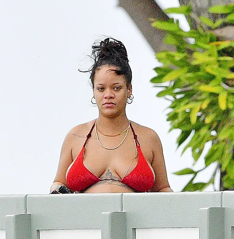 Rihanna se ne zamara tračevima: S trbuhom do zuba, ali iz sićušnih bikinija ne izlazi
