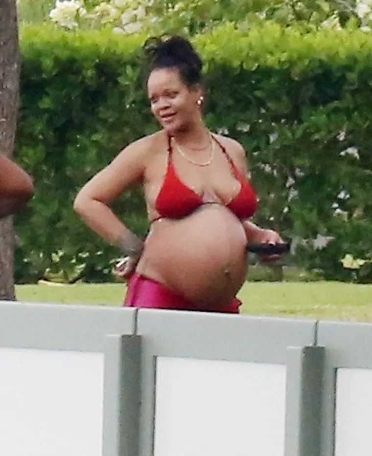 Rihanna se ne zamara tračevima: S trbuhom do zuba, ali iz sićušnih bikinija ne izlazi