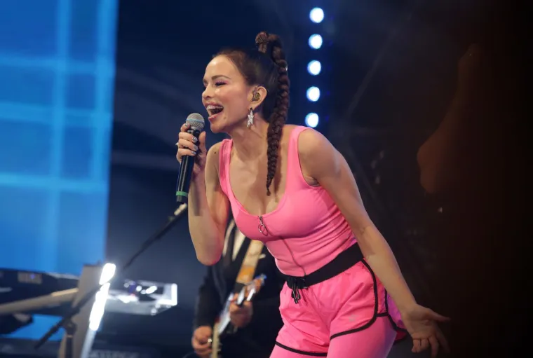 Od visoke pletenice do zavodljivih kovrča: Severina svaku frizuru isfura kao da je rođena s njom, koja vam je naj?