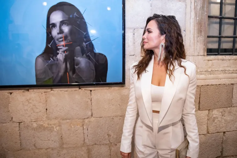 Od visoke pletenice do zavodljivih kovrča: Severina svaku frizuru isfura kao da je rođena s njom, koja vam je naj?