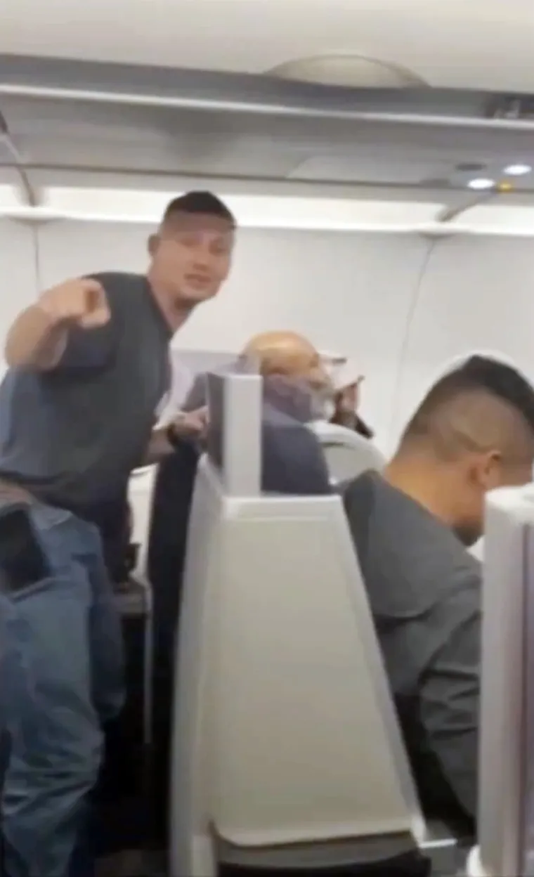 Ovo je provokator koji je isprovocirao Mikea Tysona. Nećete vjerovati &scaron;to mu je sve radio. Pa, koliko lud i pijan može&scaron; biti za ovo?!